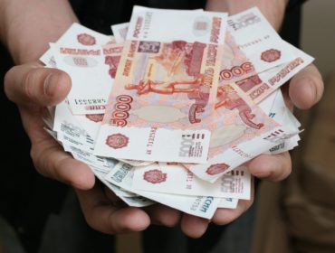 Зарплаты в России растут на фоне дефицита кадров