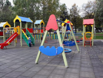 В Кузбассе проводится проверка по факту травмирования ребёнка на детской площадке