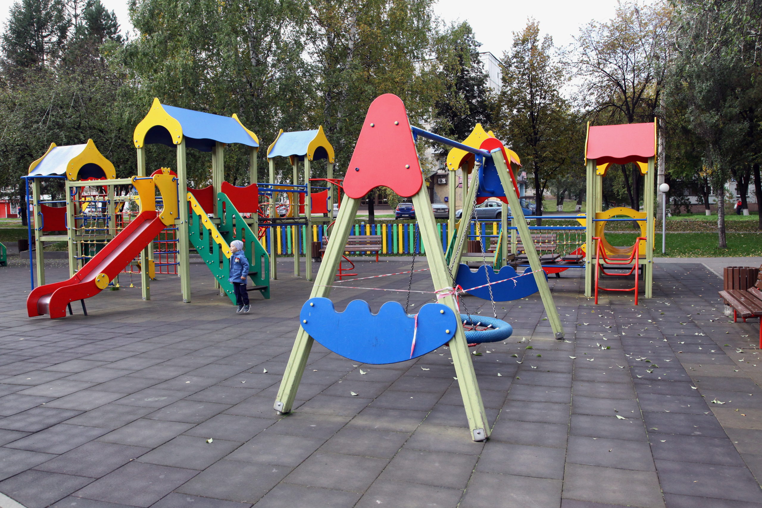 В Кузбассе проводится проверка по факту травмирования ребёнка на детской площадке