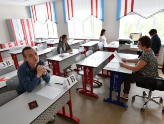 Девятиклассникам могут разрешить пересдавать ОГЭ в конце июля