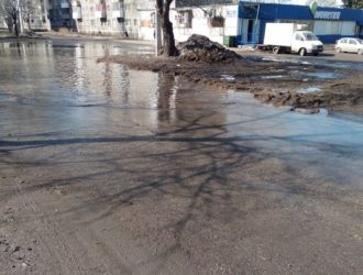 Жители Заводского района Новокузнецка жалуются на огромные лужи