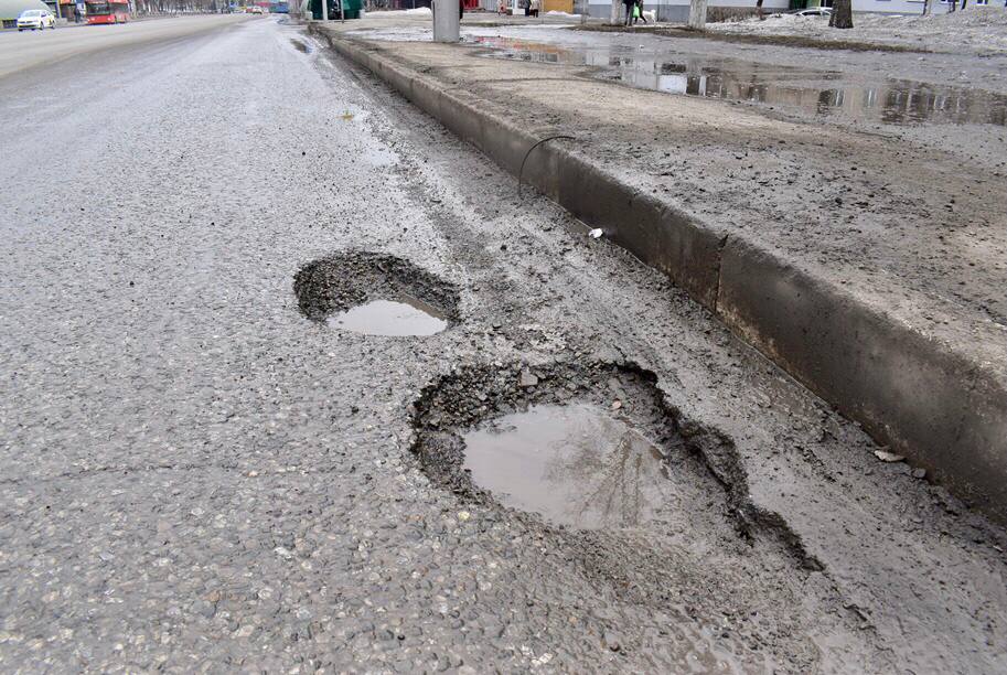 В Кировском районе Кемерова за 220 миллионов рублей отремонтируют дороги