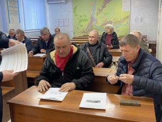 Новокузнецкие водители школьных автобусов сдали теорию по ПДД