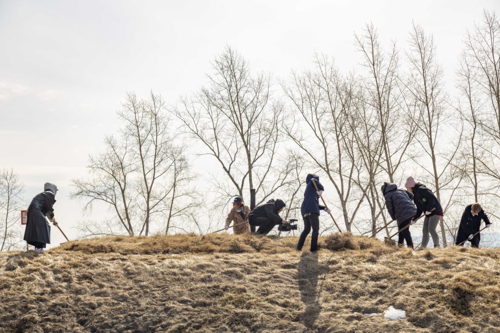 «Памятнику быть!»: новокузнецкие студенты открыли серию уборок на Кузнецкой крепости