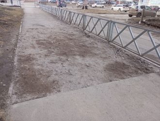 Новокузнечане жалуются на неблагоустроенный тротуар и проезд у 70-й школы