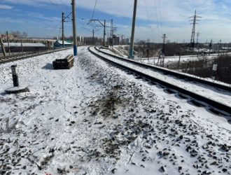 В Кузбассе грузовой поезд сбил мужчину