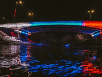Один из кемеровских мостов заметно приобразился