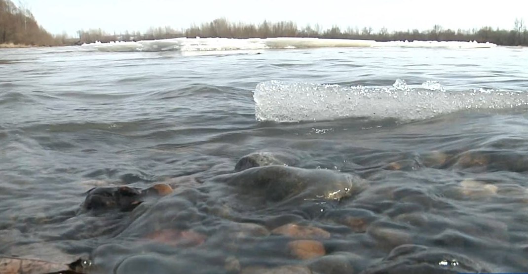Уровень воды в реке, из-за которой оказались подтоплены дома в Новокузнецке, снизился