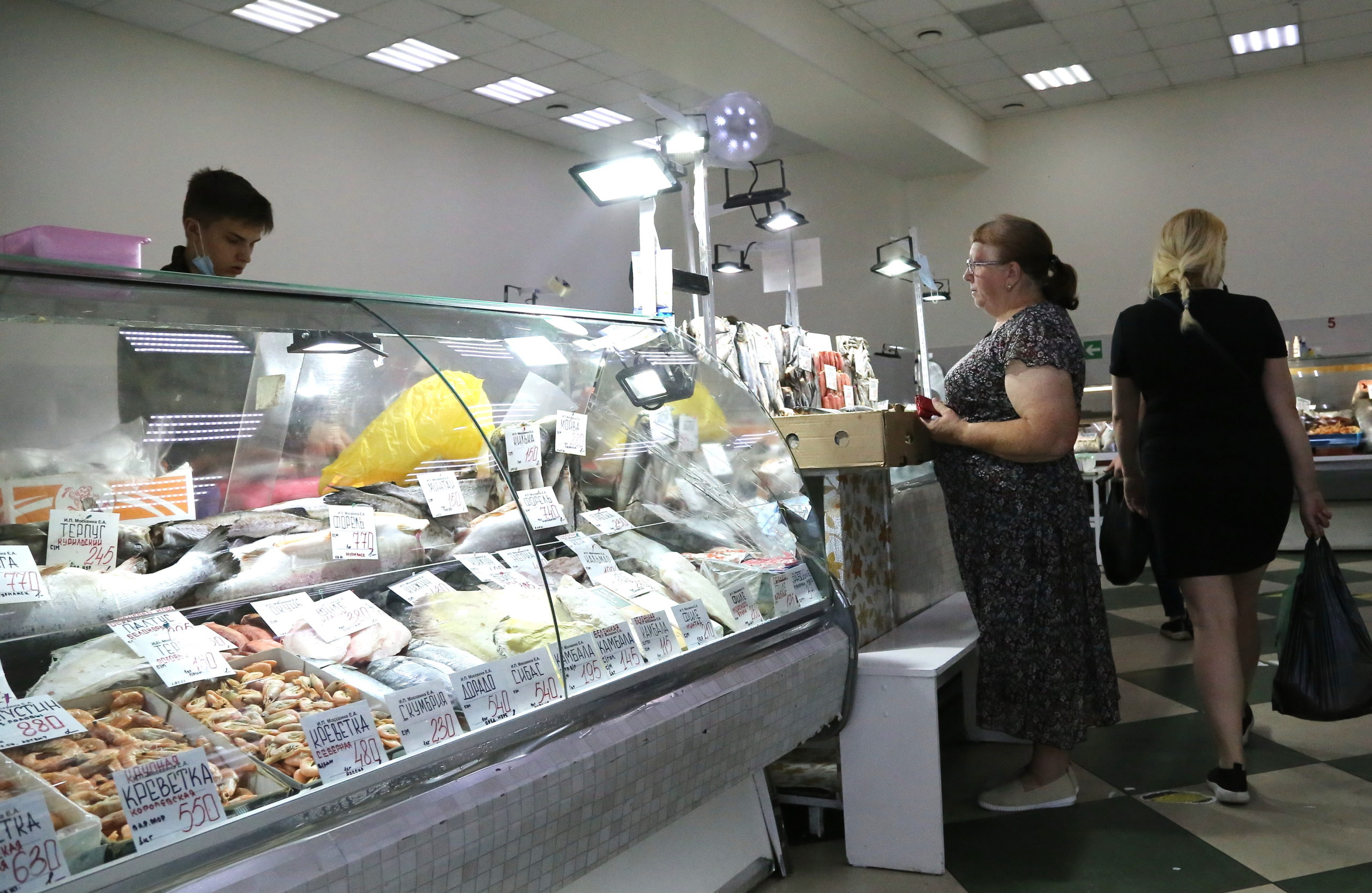 Россияне отдают предпочтение пресервам вместо традиционных консервов