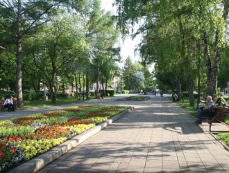 В Кемерове на Весенней улице убирают старые фонари