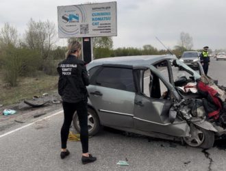 Под Новокузнецком произошло ДТП, в результате которого пострадали судебные приставы, одна женщина погибла