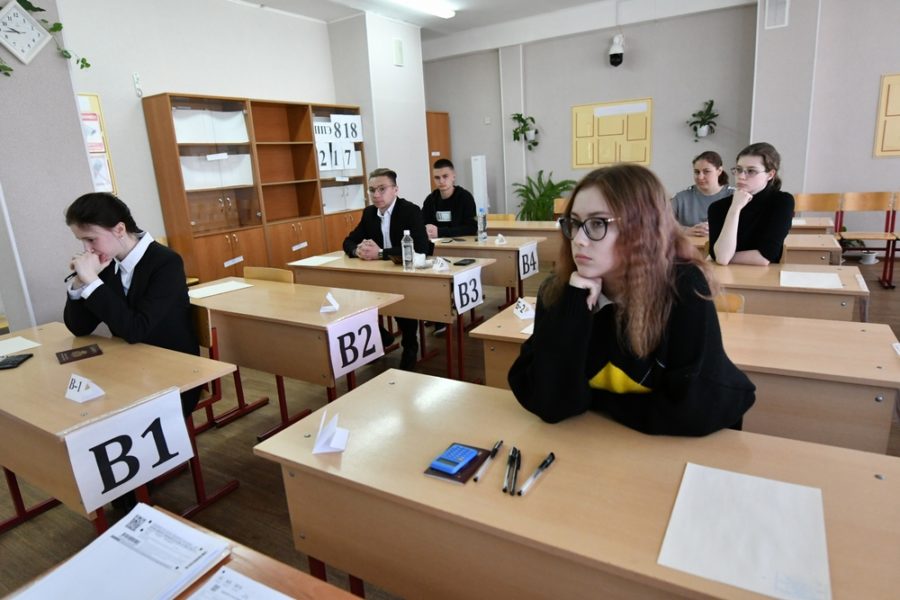 Уменьшается количество выпускников, сдавших ЕГЭ по русскому языку на 100 баллов