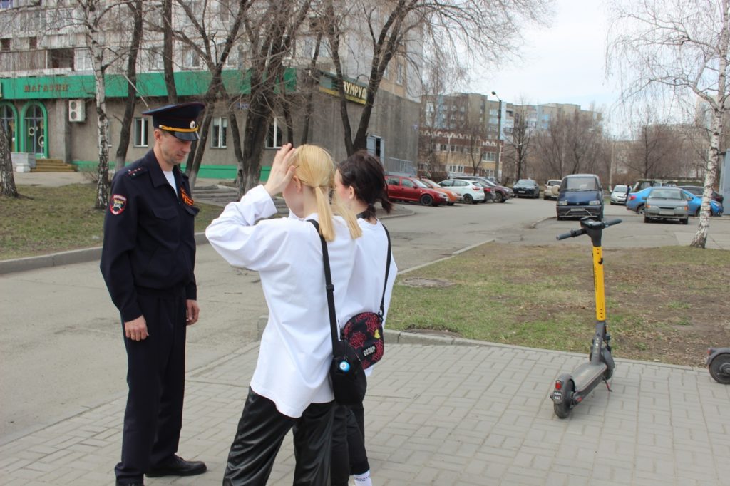 В Новокузнецке ловят детей-нарушителей на электросамокатах