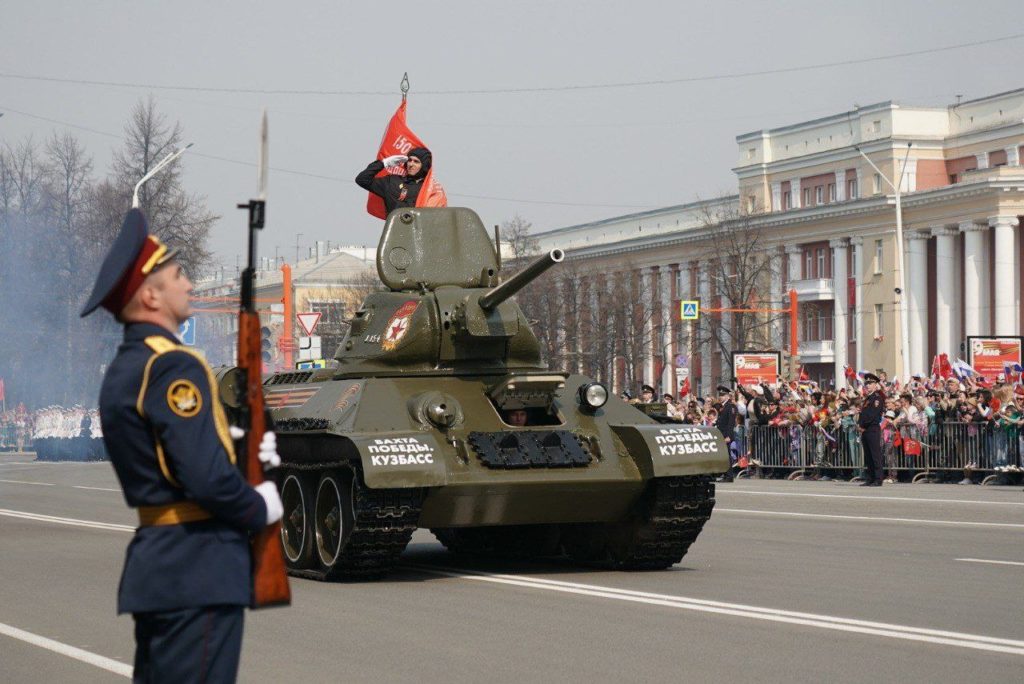 В Кемерове прошел парад в честь Дня Победы
