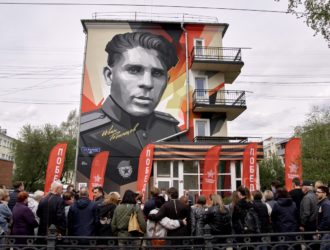 В Новокузнецке открыли мурал с изображением Ивана Рогинцева