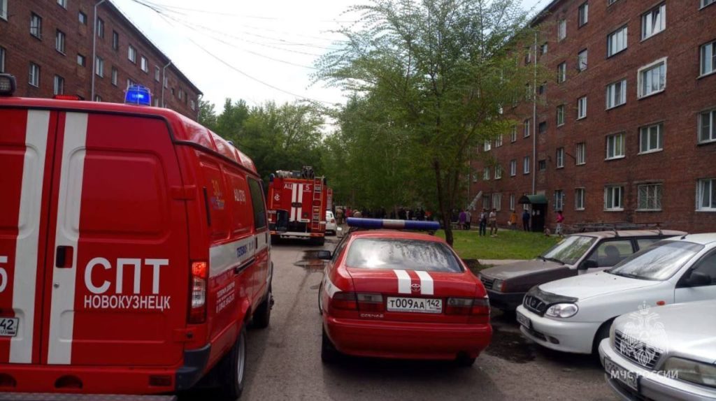 Пожар в Новокузнецке: один человек погиб, восемь спасены