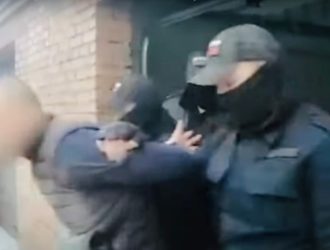 Киллера, разыскиваемого за убийство в Осинниках, задержали и взяли под стражу
