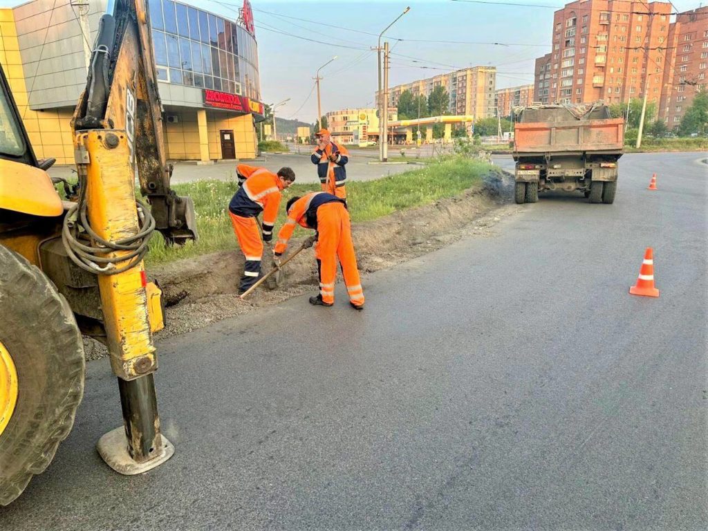 В Новокузнецке приступили к капитальному ремонту дороги на Кулакова