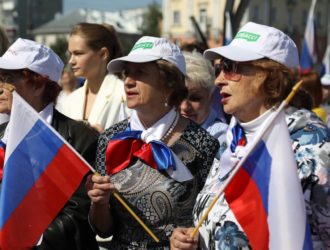 Народные гуляния, угощения и фестиваль красок: в Новокузнецке отмечают День России
