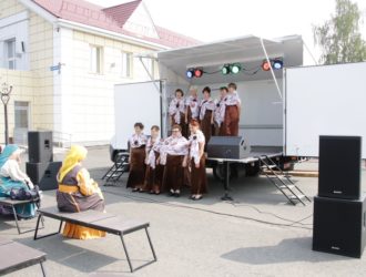 В Кузбасс по нацпроекту «Культура» поступил передвижной культурный центр