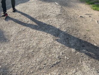 Новокузнечане жалуются на разрушенные тротуары в центре города и предлагают мэру заняться этой проблемой