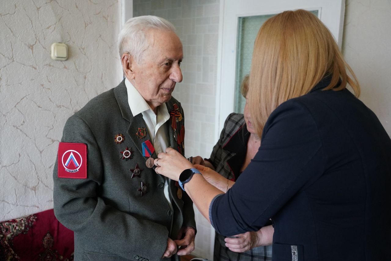 В Кузбассе ветераны Великой Отечественной войны получили медали за участие в Курской битве