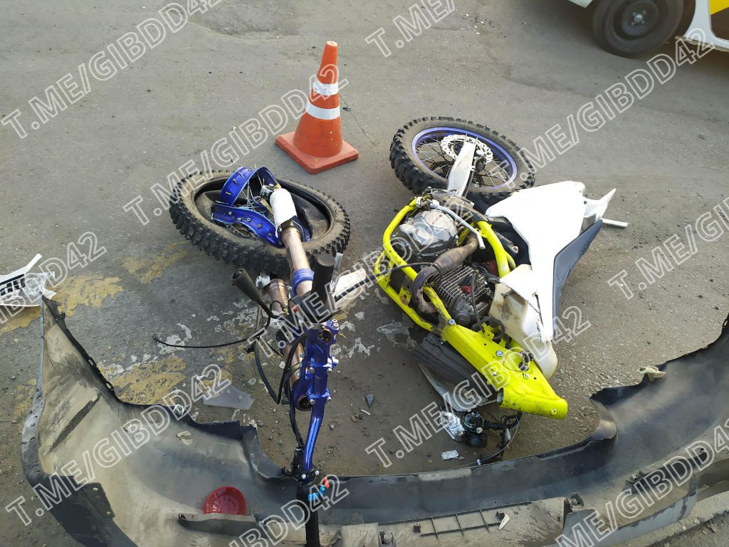 В Ленинске-Кузнецком водитель иномарки сбил мотоциклиста с пассажиром