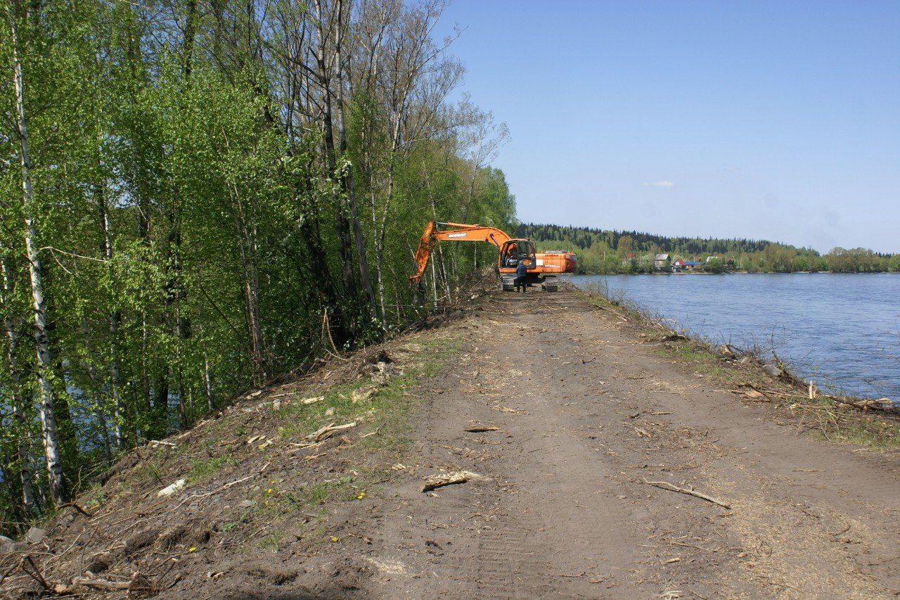 В Междуреченске начался второй этап реконструкция дамбы на Томи