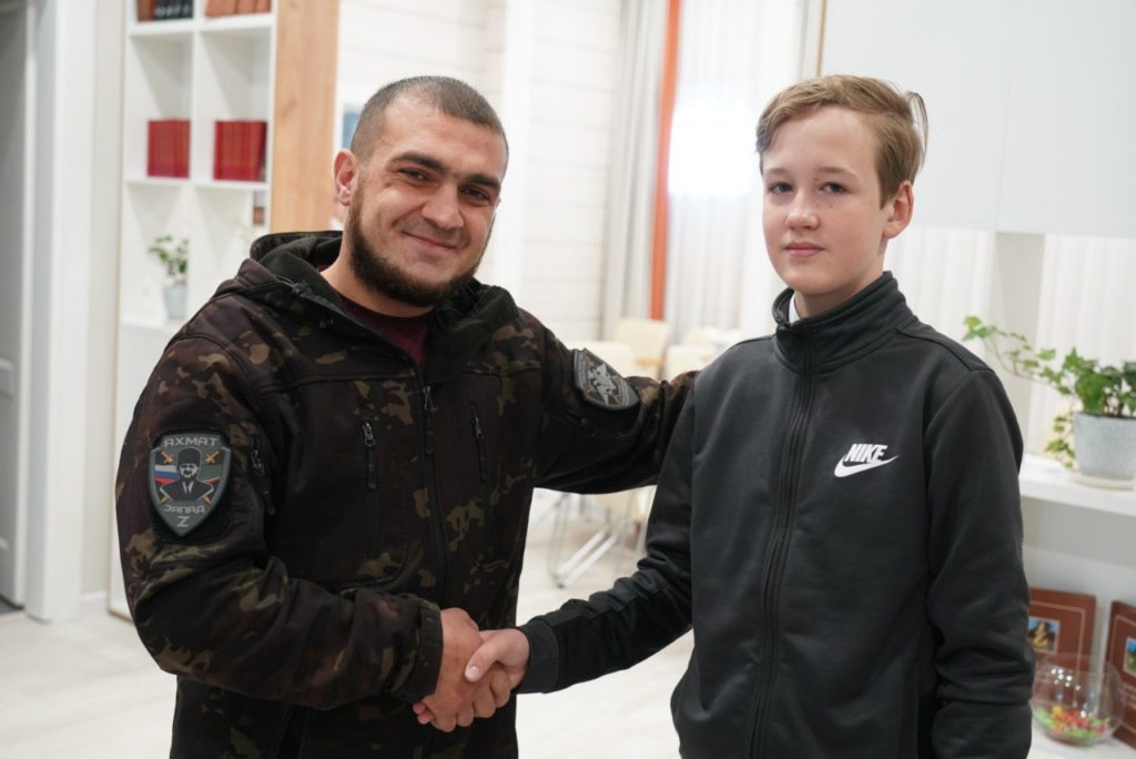 В Кемерове участник СВО встретился со школьником, написавшим ему письмо