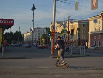 11 юных новокузнечан попались на незаконной езде на электросамокатах