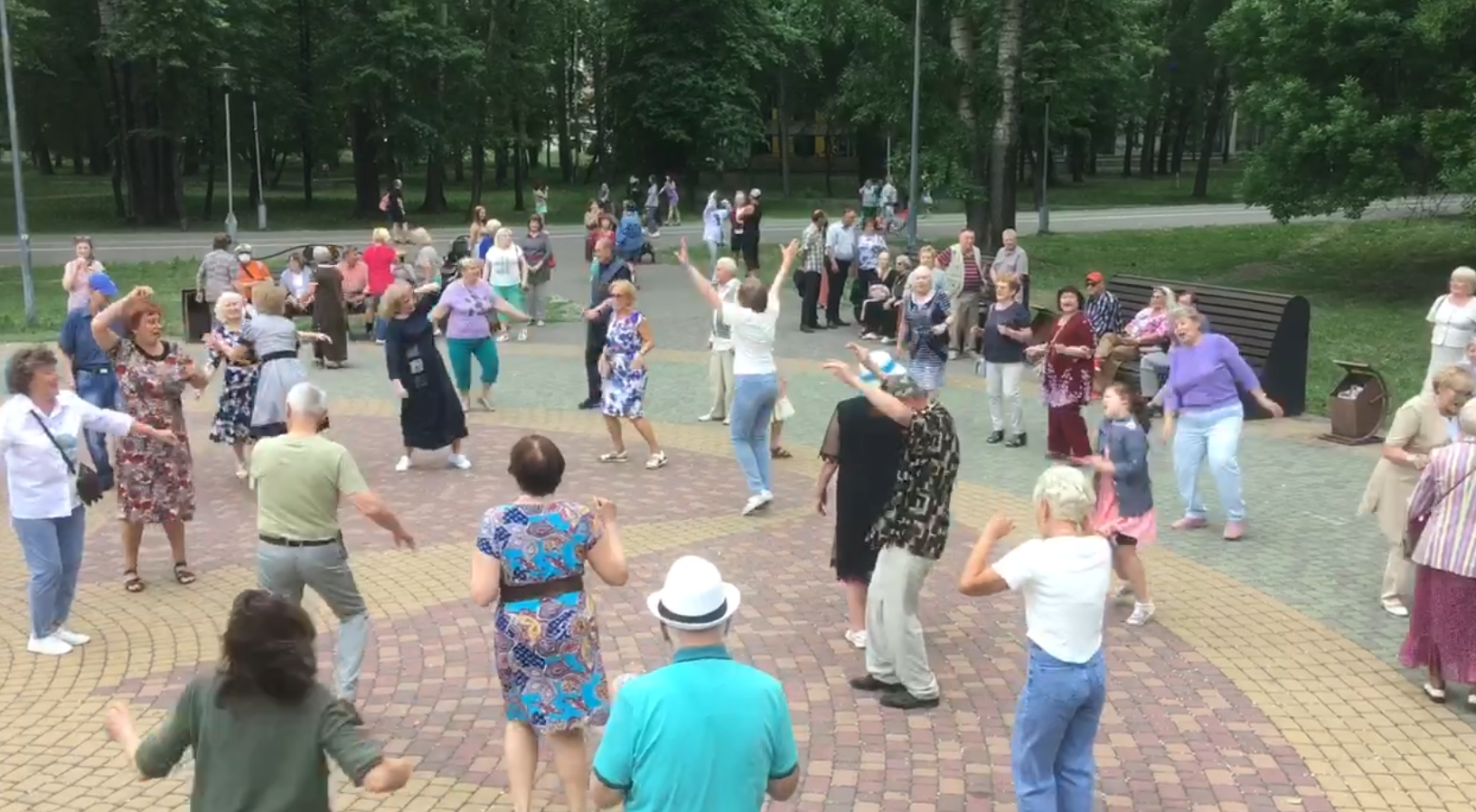 Новокузнечан приглашают на танцевальную площадку у планетария