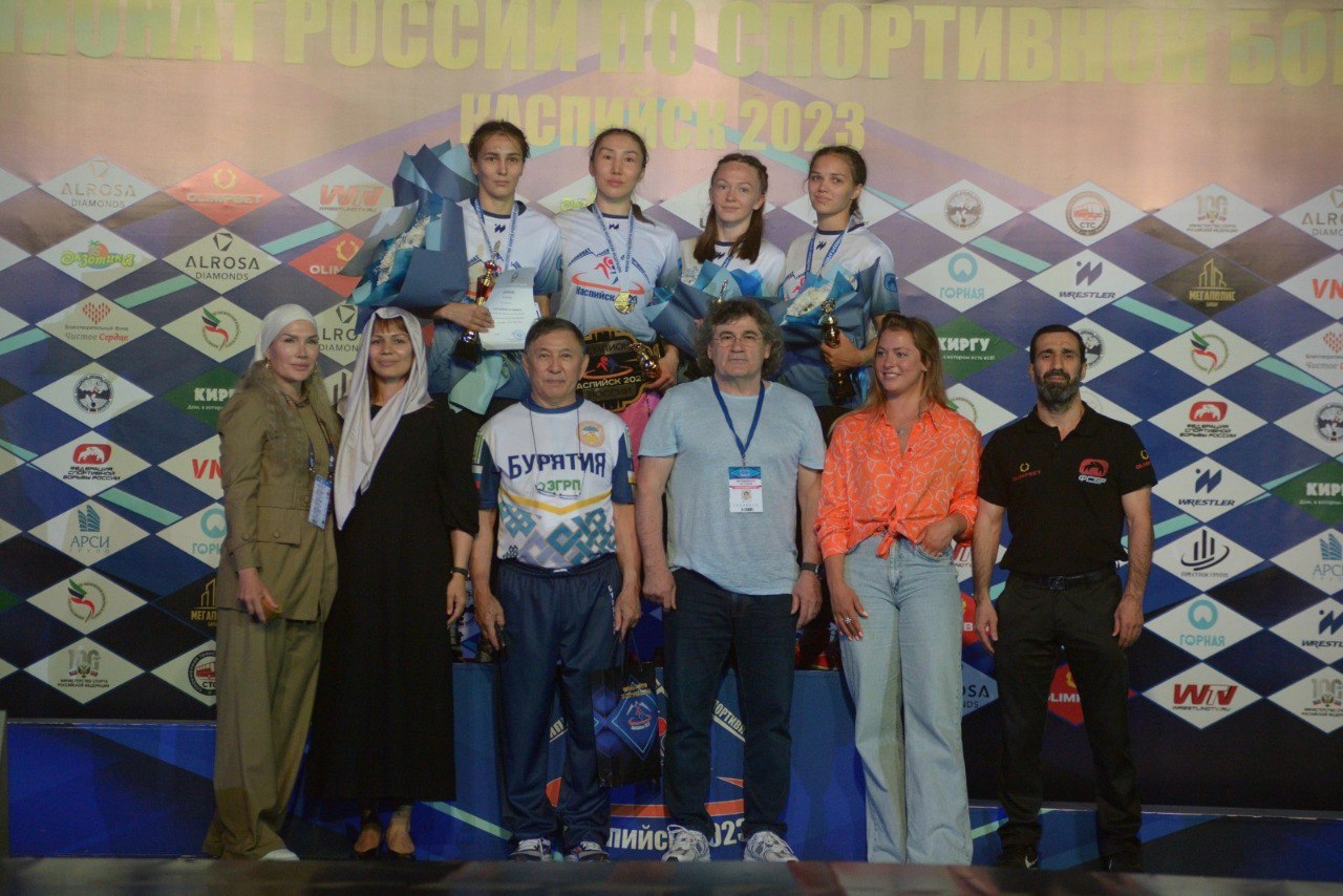 Три медали привезли кузбассовцы с чемпионата России по вольной борьбе