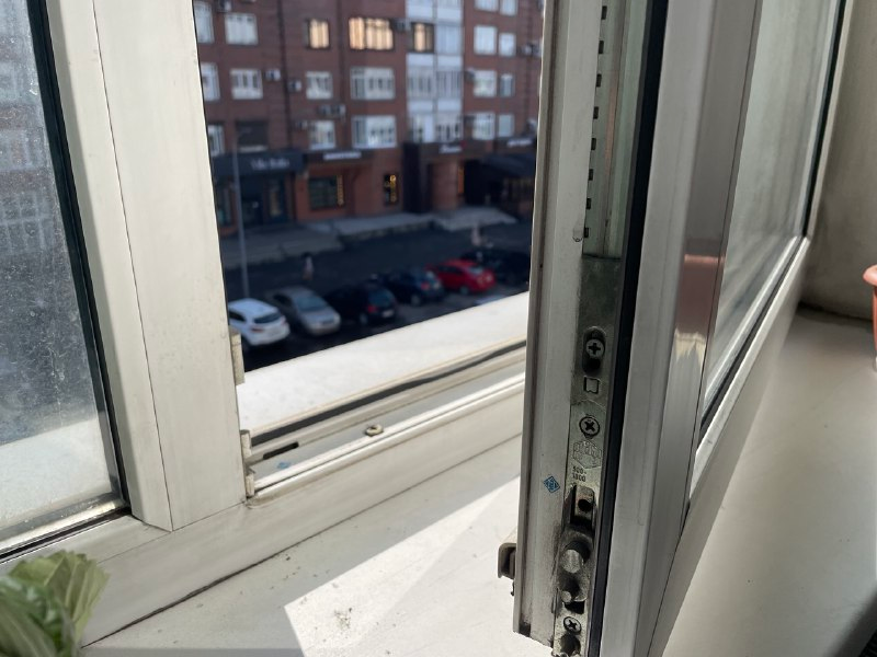 В Новокузнецке годовалая девочка выпала из окна 2 этажа