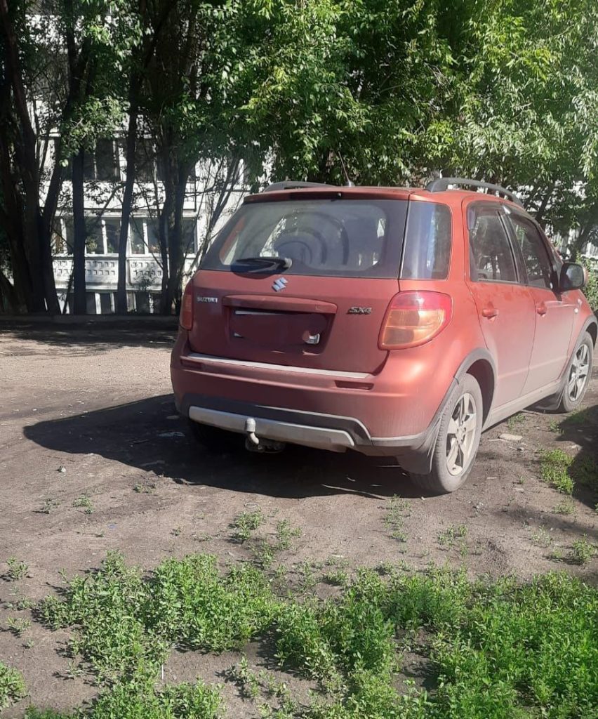 Автохамы под прицелом: в Новокузнецке выявляют незаконно припаркованные машины