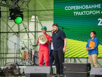Механизатор из Кузбасса вошел в число лучших трактористов России