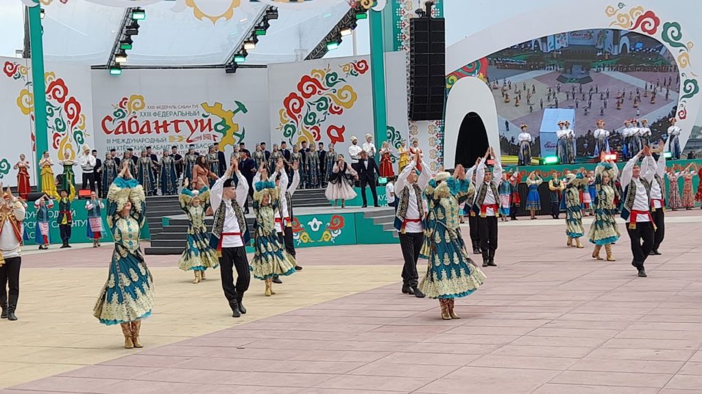Сергей Цивилев и Рустам Минниханов поздравили участников Сабантуя в Кузбассе