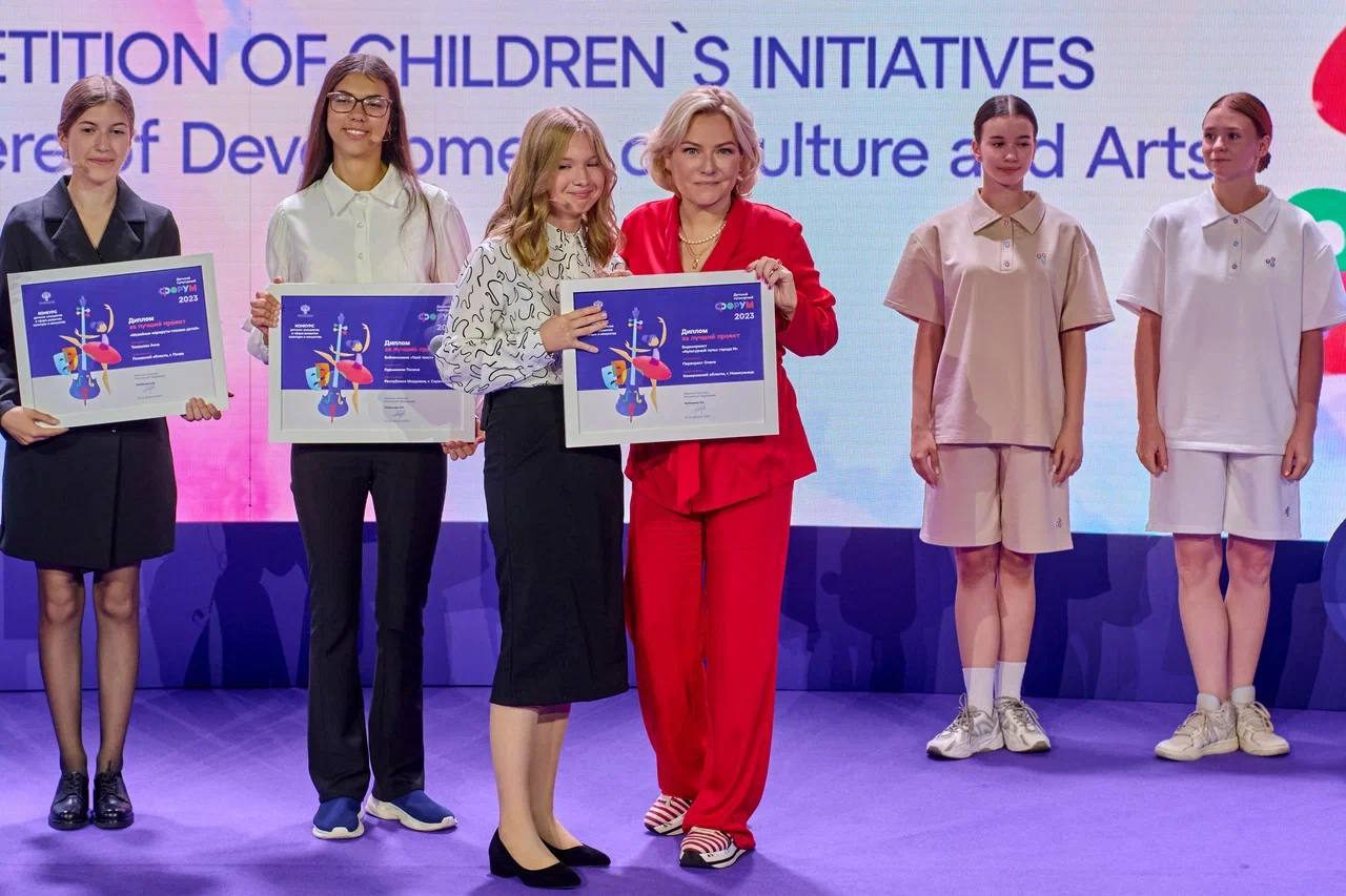 Сергей Цивилев поздравил школьницу из Кузбасса с победой в Международном детском культурном форуме