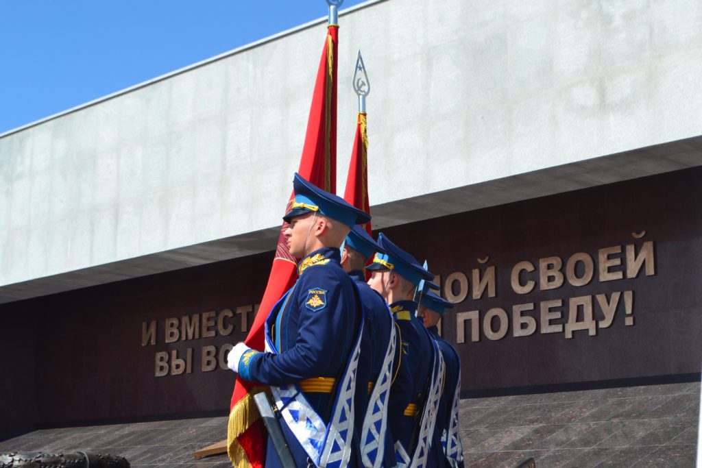 У мемориала Воину-Освободителю в Кемерове зажгли вечный огонь