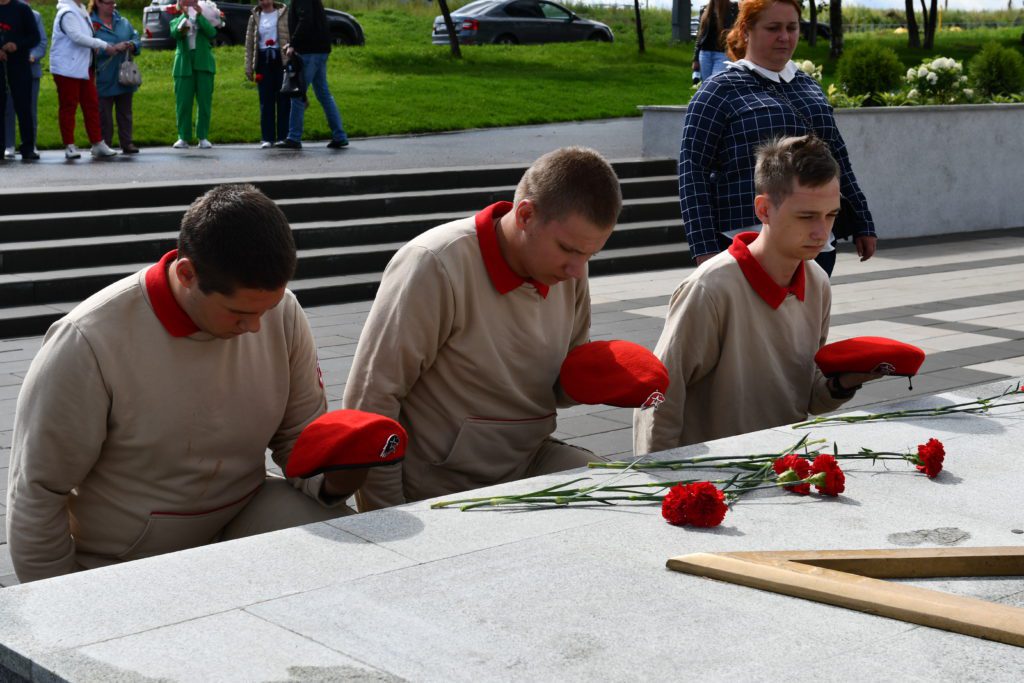 Юнармейцы Горловки почтили память Ольги Качуры в Новокузнецке