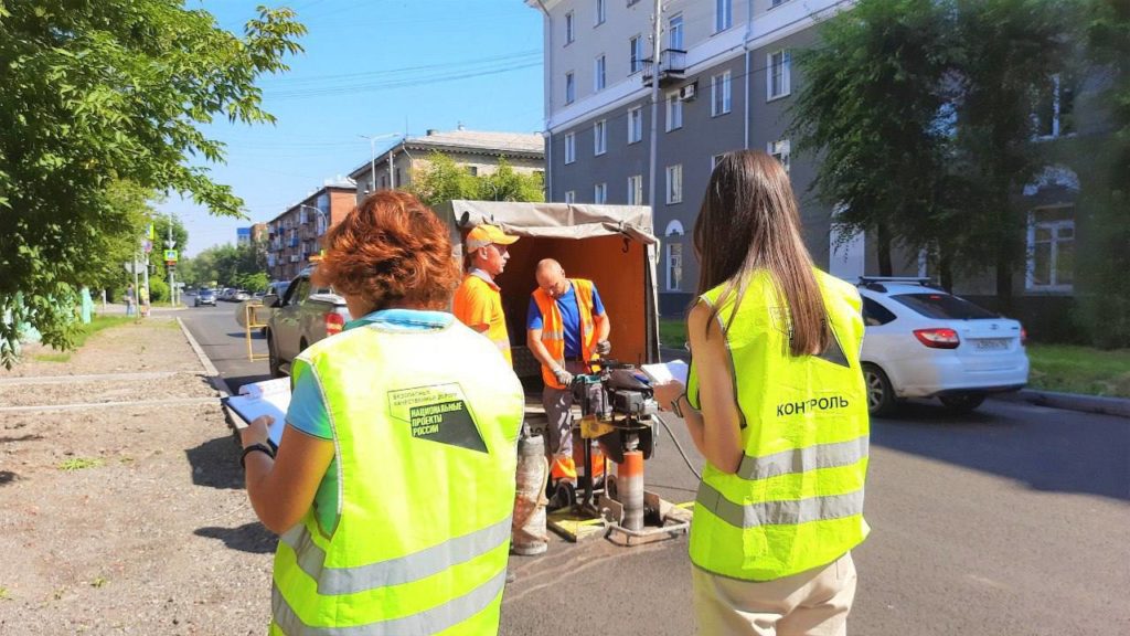 В Новокузнецке проверяют, насколько качественно отремонтировали за лето дороги