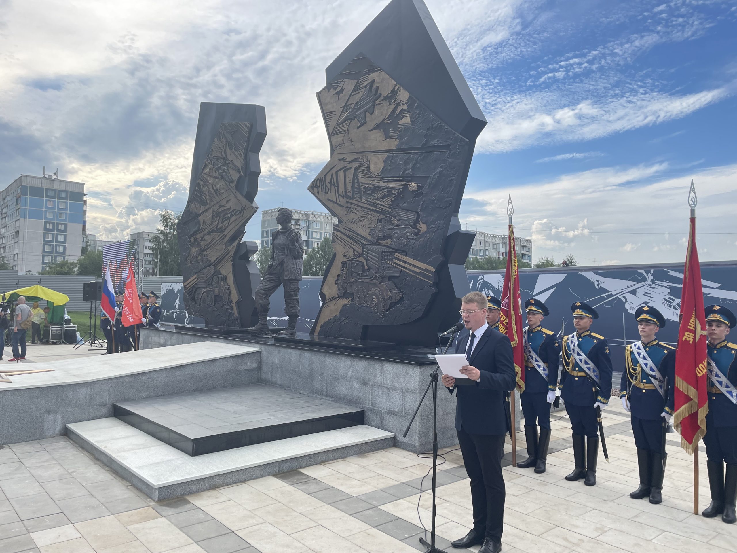 В Новокузнецке открыли Мемориал в память о Герое России Ольге Качуре
