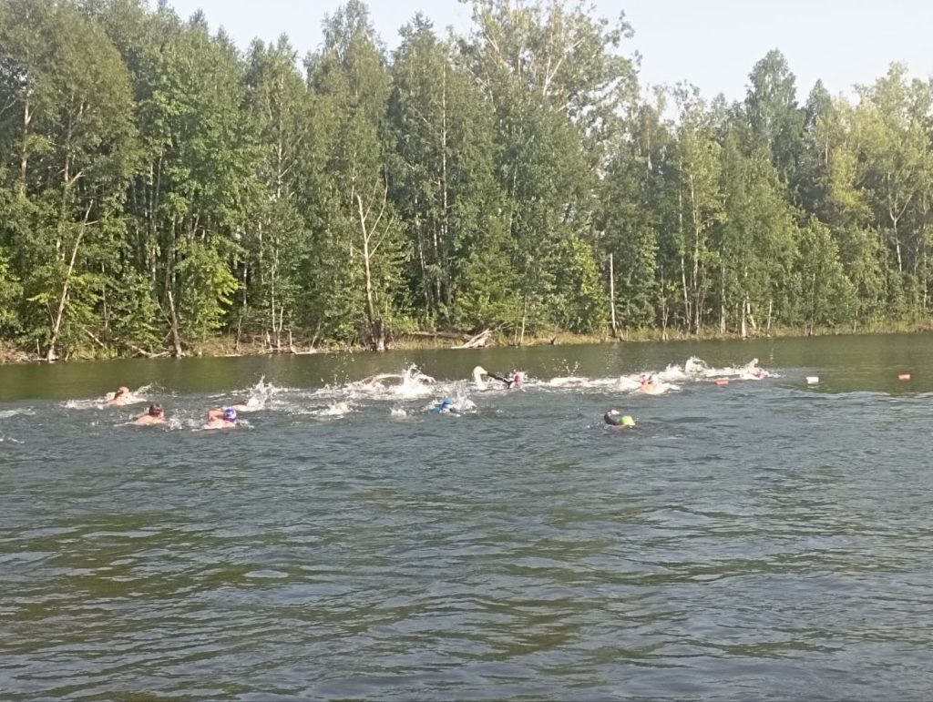 В Новокузнецке состоялся первый чемпионат города по плаванию на открытый воде