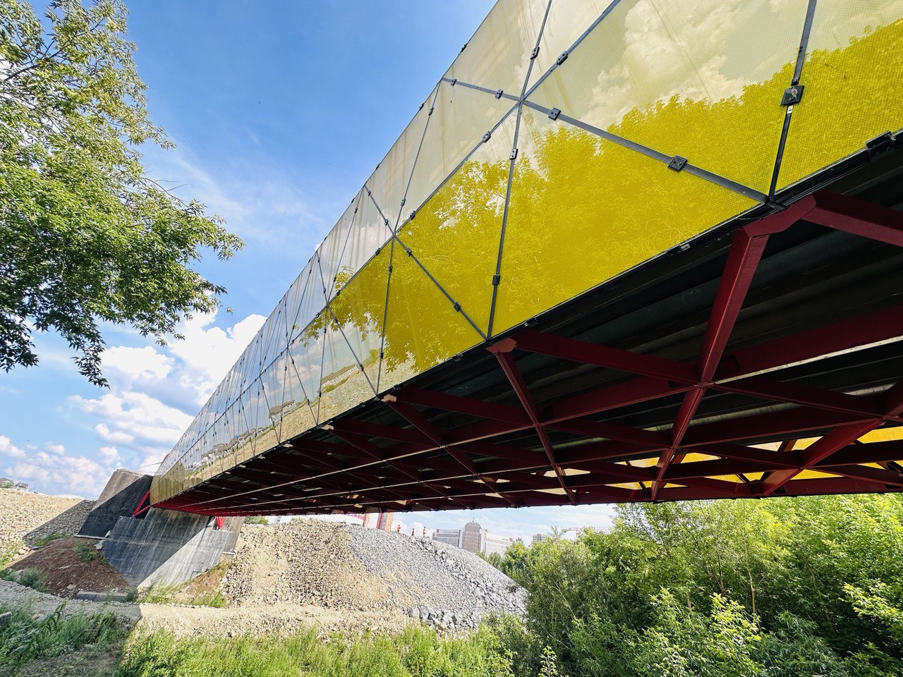 В Кемерове строят подходы к «хрустальному» мосту