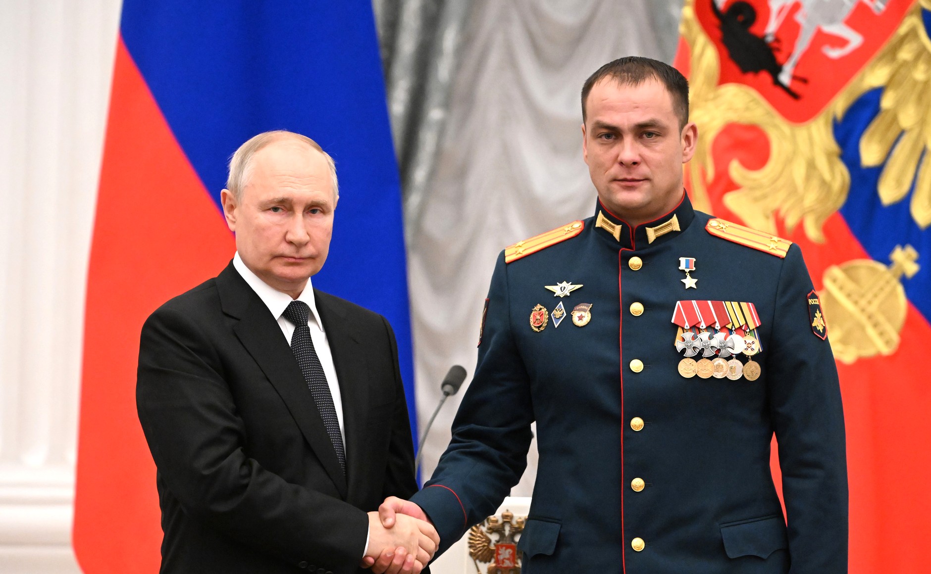 Владимир Путин присвоил звание Героя России Иреку Магасумову из Юргинского гарнизона