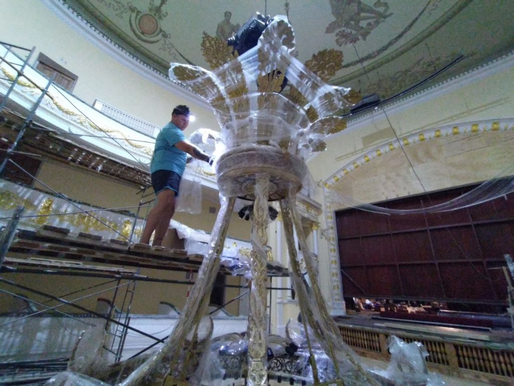 В Прокопьевском драмтеатре близится к завершению реставрация большого зрительного зала