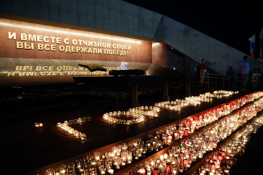 В Кузбассе акцией «Свеча поколений» почтили память павших героев СВО