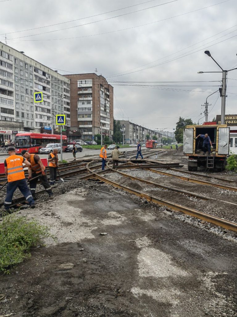 В Новокузнецке на Комсомольской площадке завершается первый этап капремонта трамвайных путей