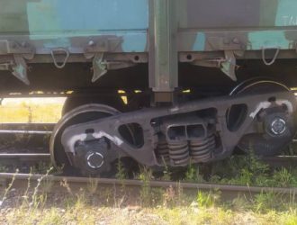 В Новокузнецке с рельсов сошел груженый вагон
