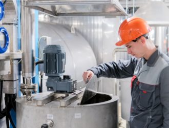 Нацпроект помог кузбасскому производителю компонентов промышленной взрывчатки ускорить их выпуск на четверть