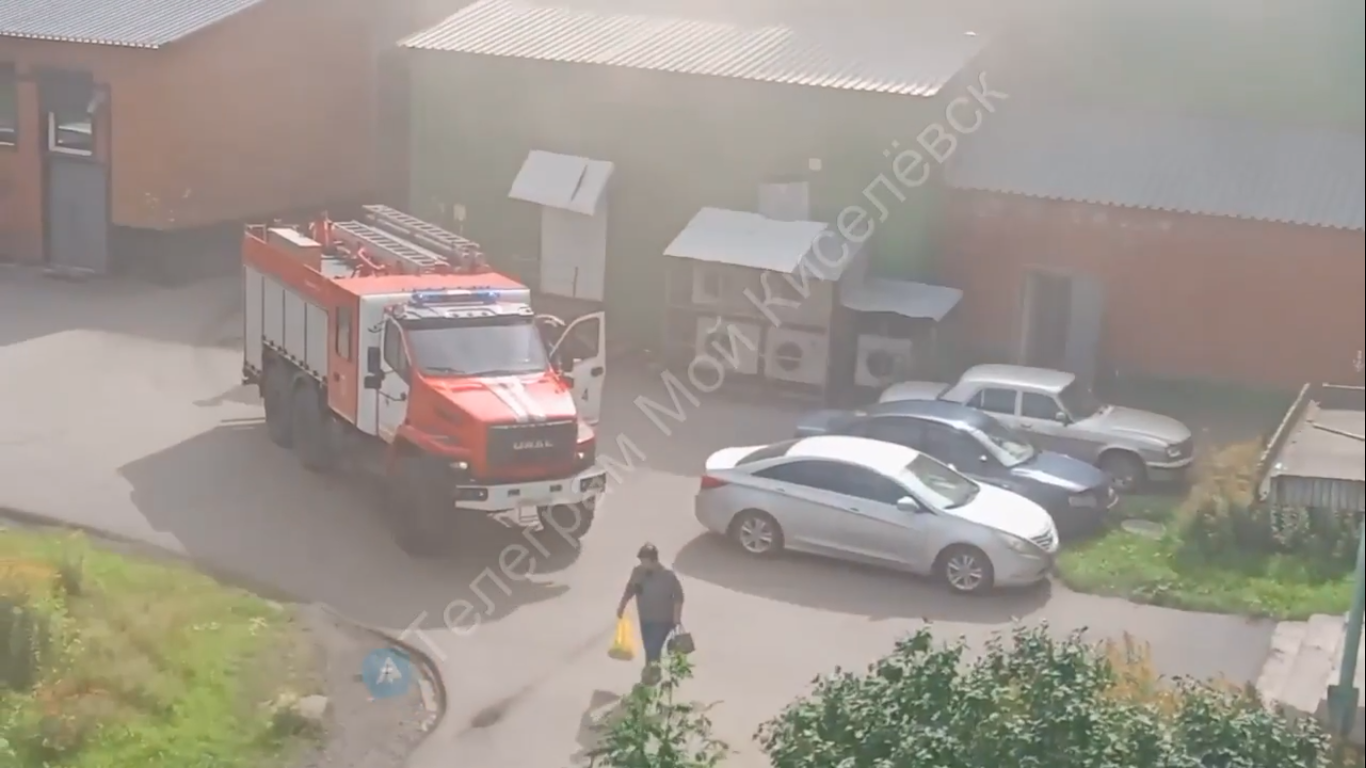 Огонь охватил супермаркет в кузбасском городе